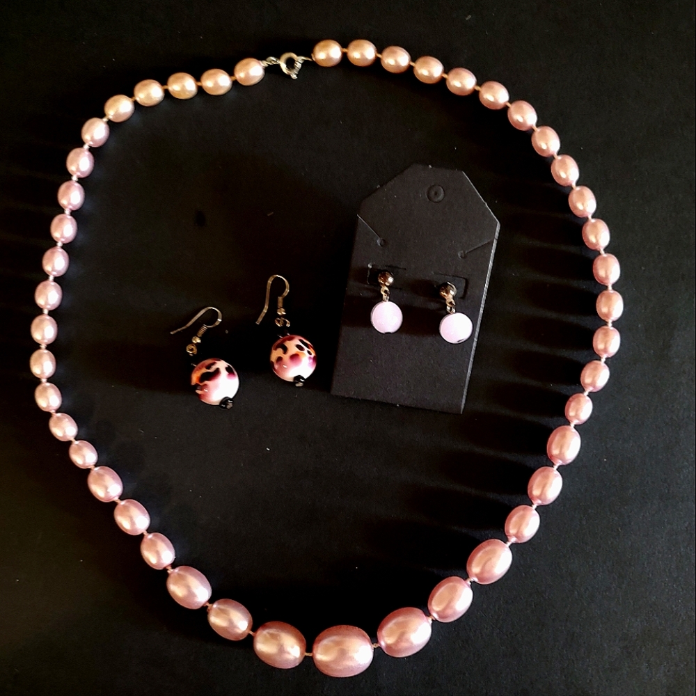 3-PIECE FAUX PINK PEARL NECKLACE AND AND 2 PAIR EARRINGS